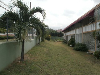 Lawrence Avenue, Kingston / St. Andrew, Jamaica - Apartment for Sale